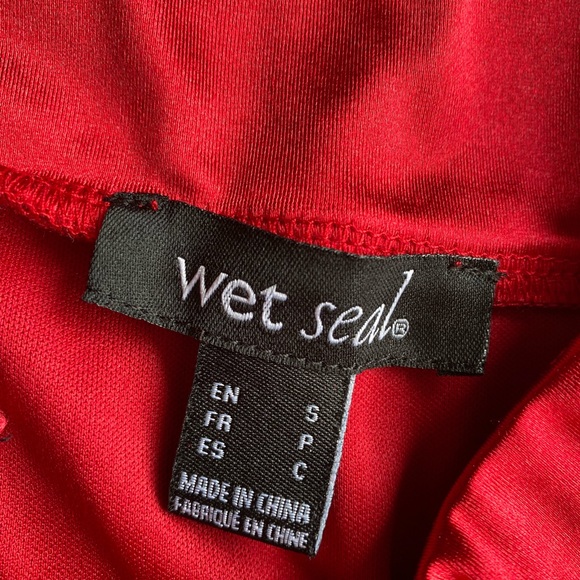 3/$30 Wet Seal red satin mini skirt w\ lining - Picture 4 of 7